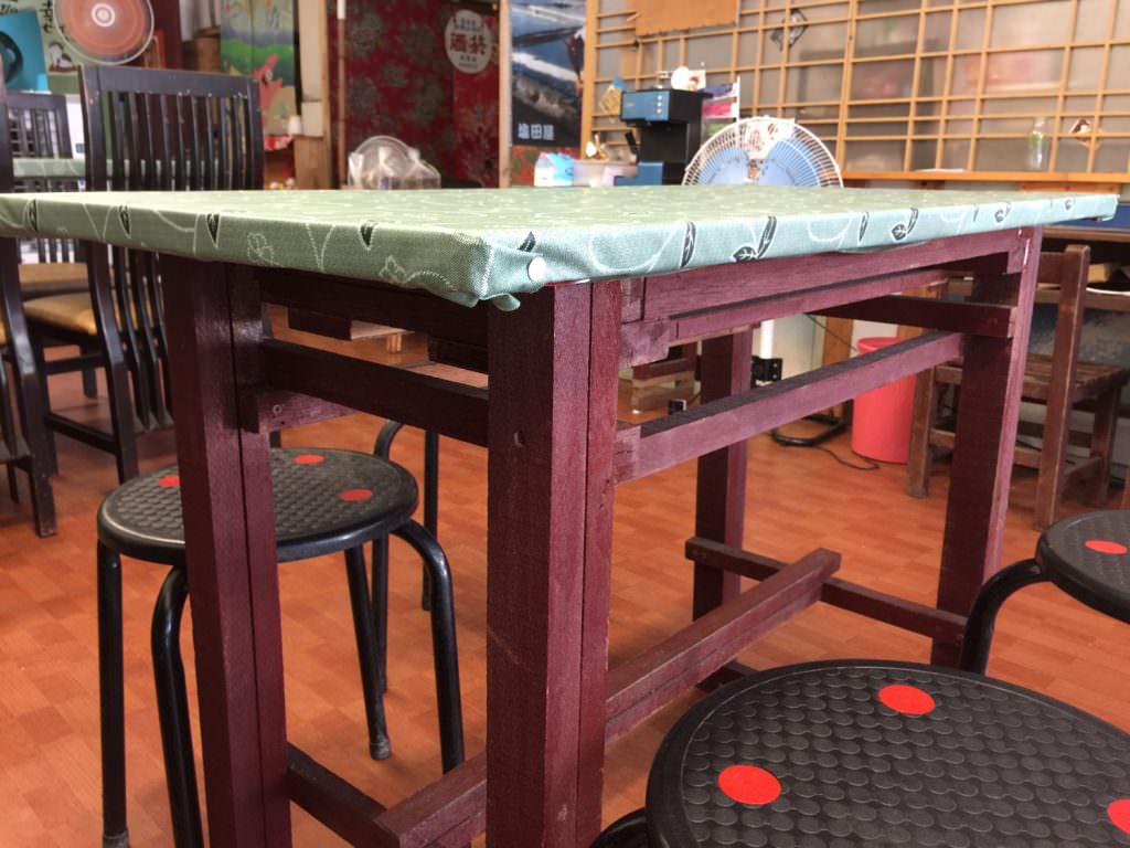 鹽田豆花的課桌椅